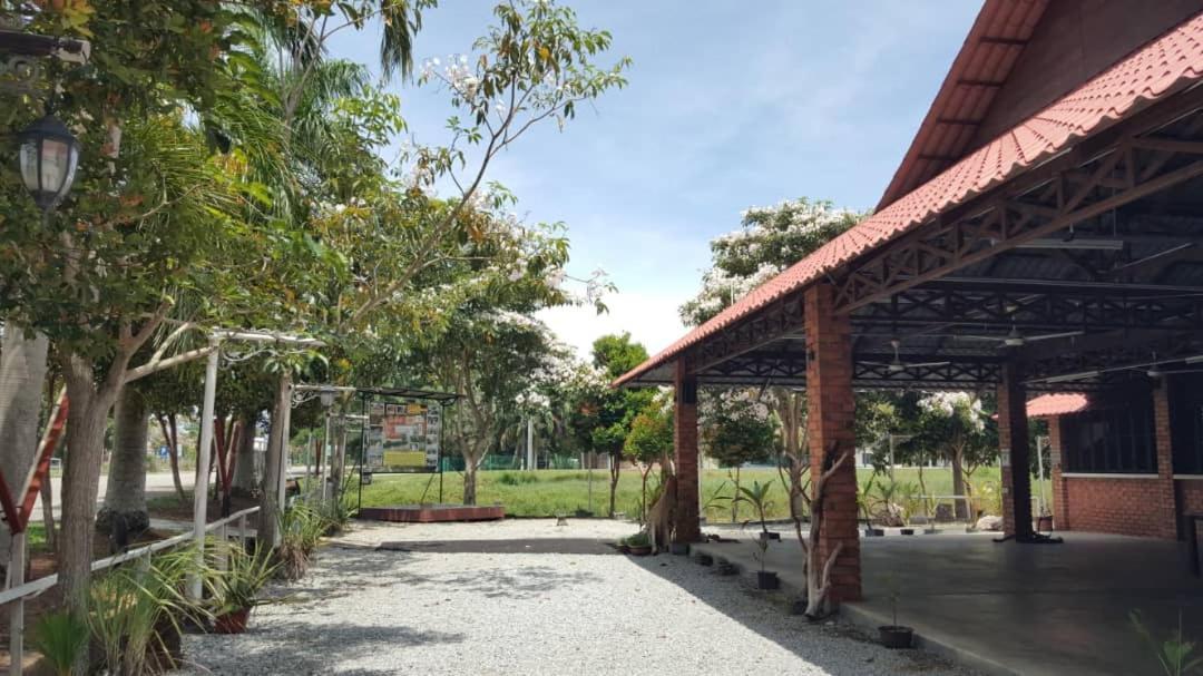 Homestay Umbai Kelana Merlimau Extérieur photo